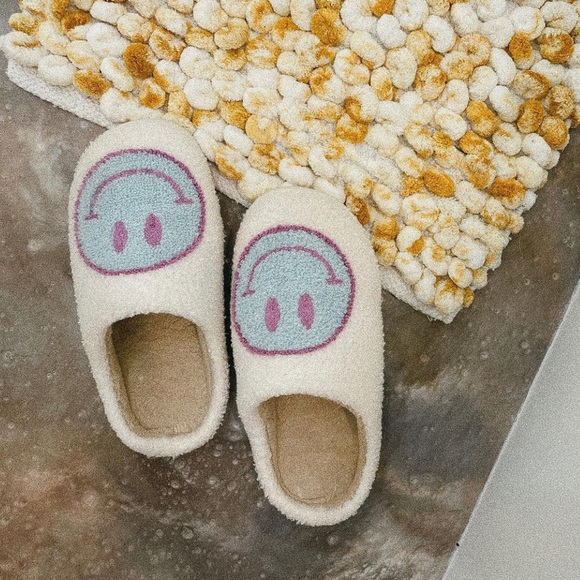 Happy Smiley Face Retro Color Comfy Slippers - Picture 3 of 5